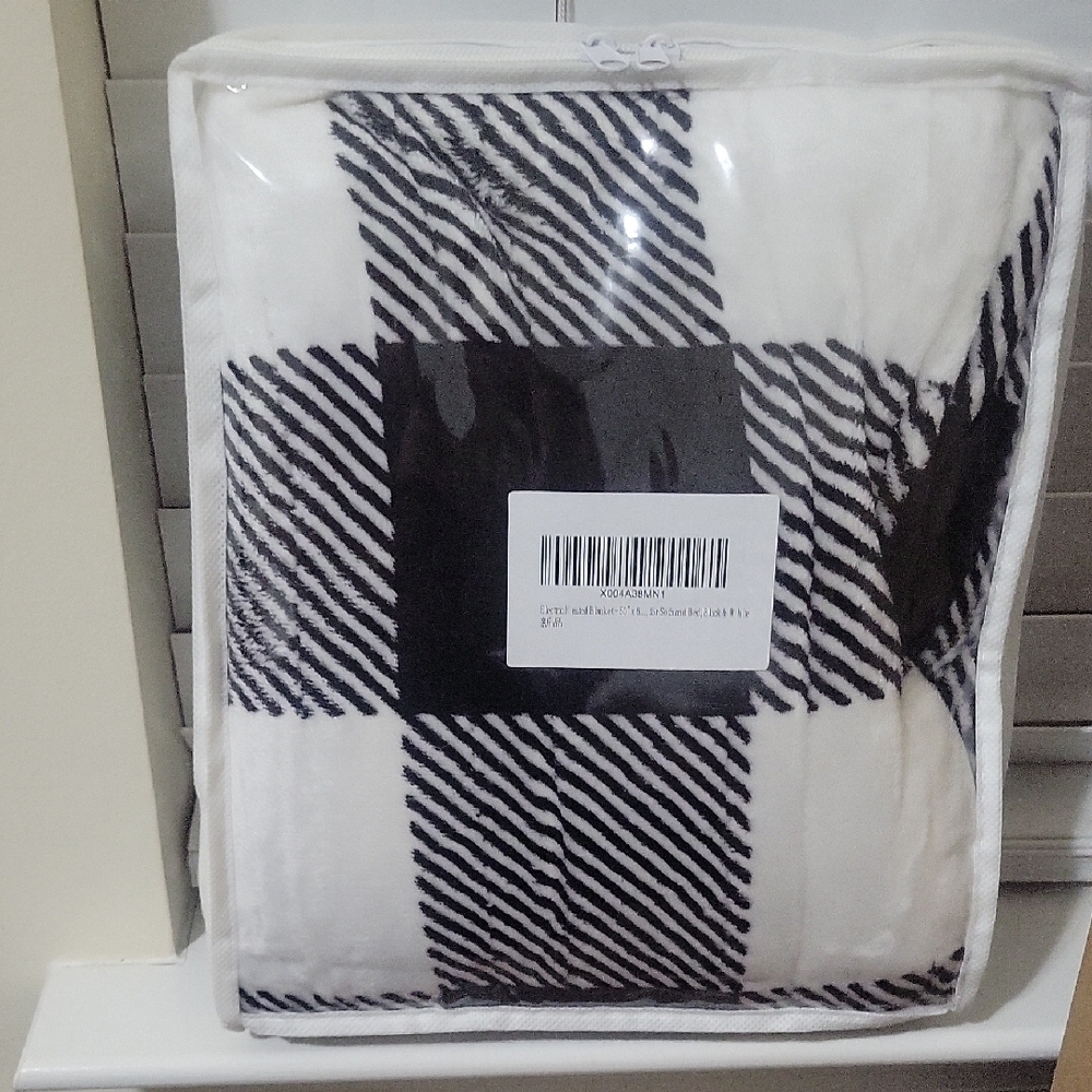 Cozy Fleece Heated Blanket - Black and White - Picture 2 of 4